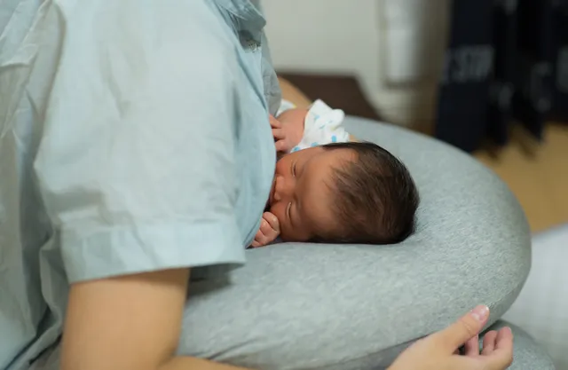 助産師監修 添い乳ってしてもいいの 冬や夜間授乳に潜む添い乳のリスク 助産師監修 添い乳ってしてもいいの 冬や夜間授乳に潜む添い乳のリスク