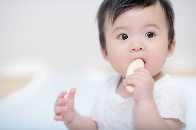 助産師監修 母乳は虫歯の原因になる 夜間母乳はどうする