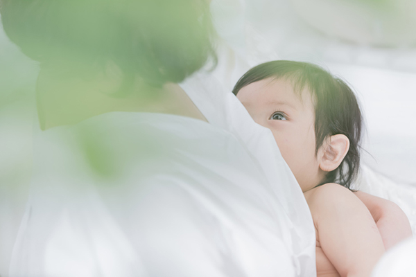 助産師監修 母乳の 正しい飲ませ方 知ってますか