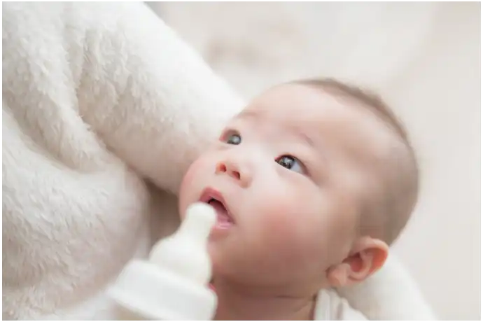 急に始まる哺乳瓶拒否 月齢別の克服方法とおすすめグッズ